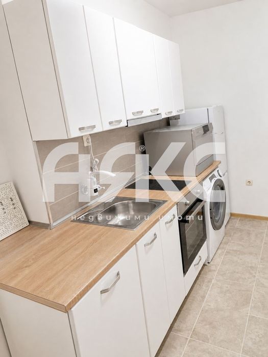 Дава се под наем Тристаен апартамент в София, Център - 60 кв.м за 750 € - Снимка #1
