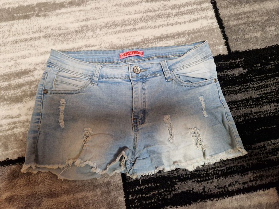 Pantaloni scurti și fustițe de blugi