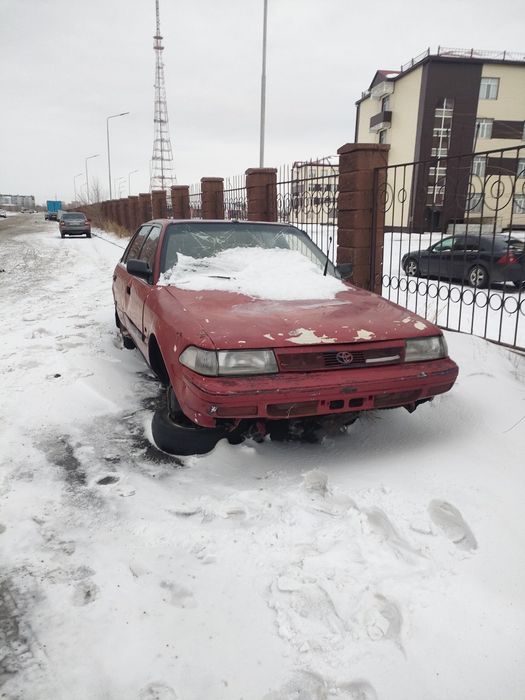 Тайота карина красни