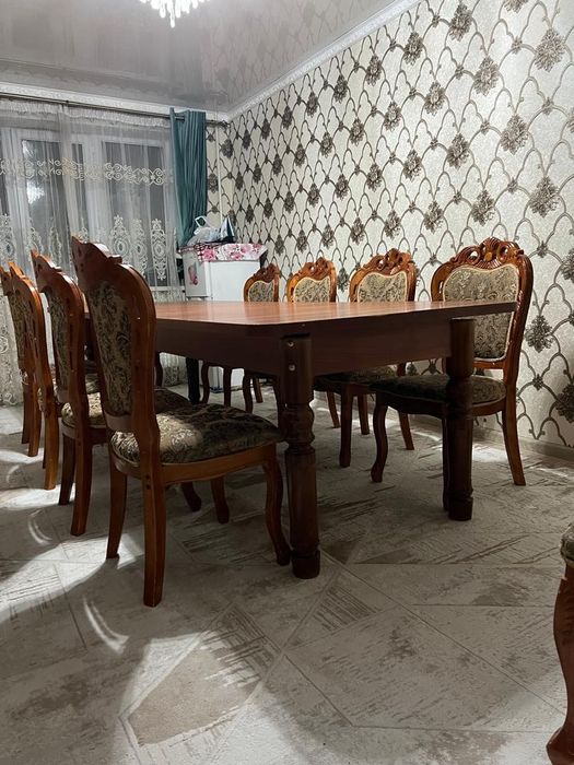 Б/У Стол для гостей