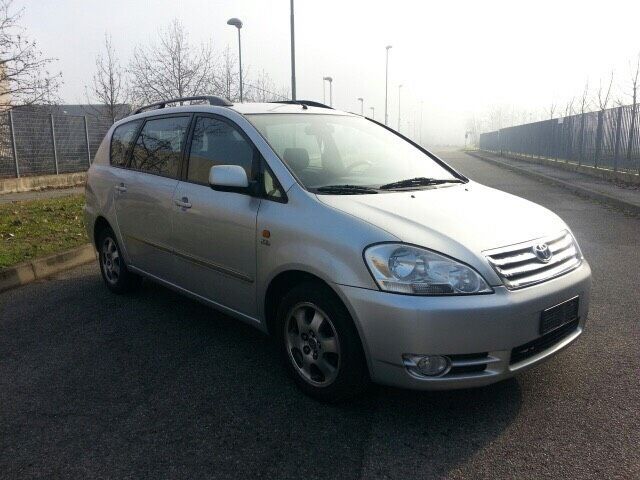 тойота авенсис версо 2,0 ди фор ди 116кс. 2004г. TOYOTA AVENSIS VERSO