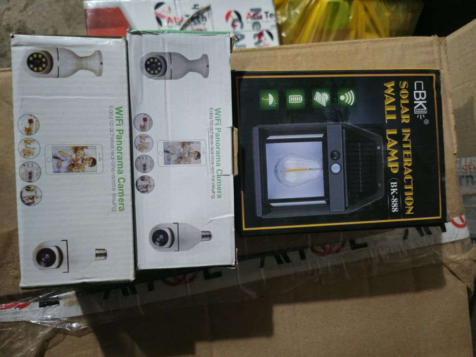 Camere supraveghere wi-fi si lampa solara
