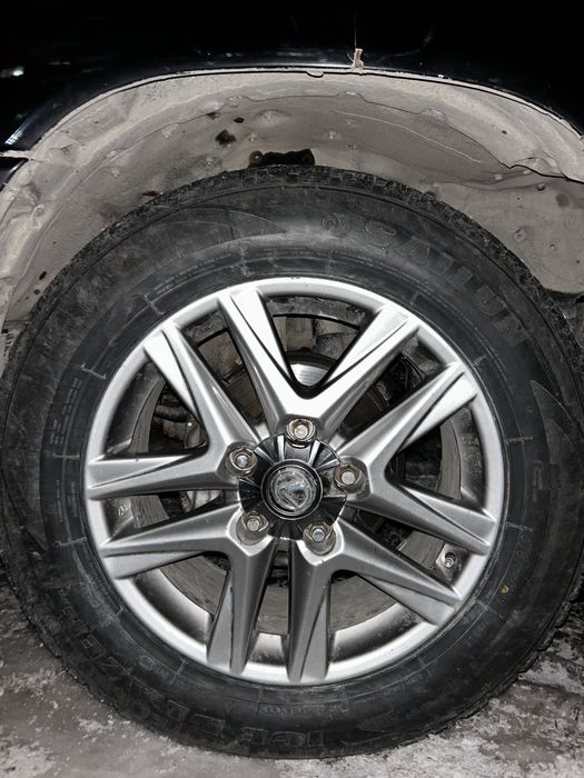 Продам комплект шин