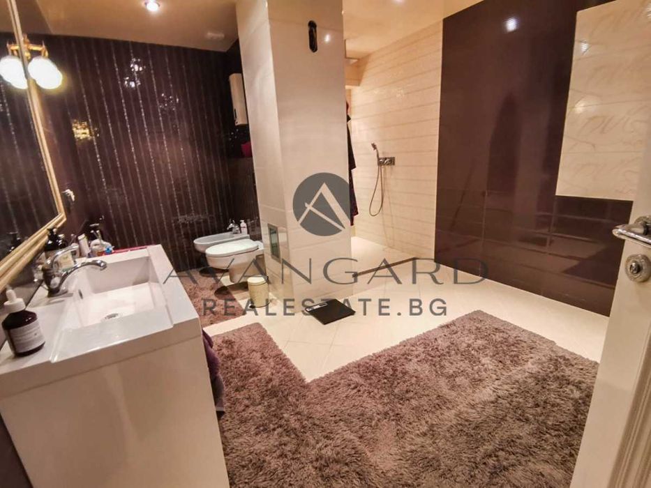 оф.11026 Многостаен с Паркомясто Герджика