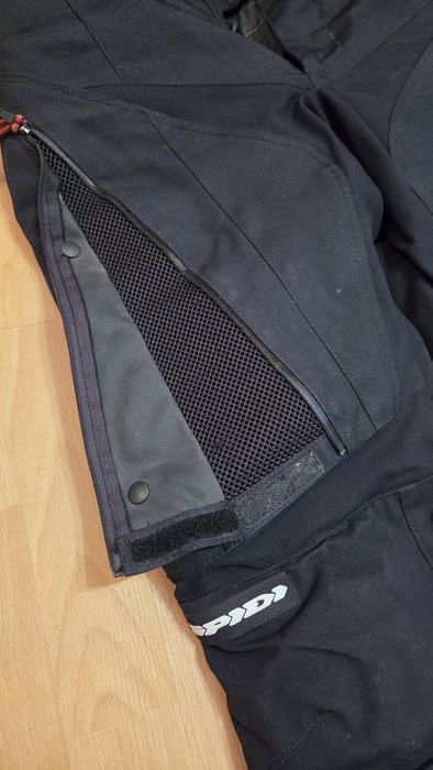 Мото Яке, Панталон, Ботуши