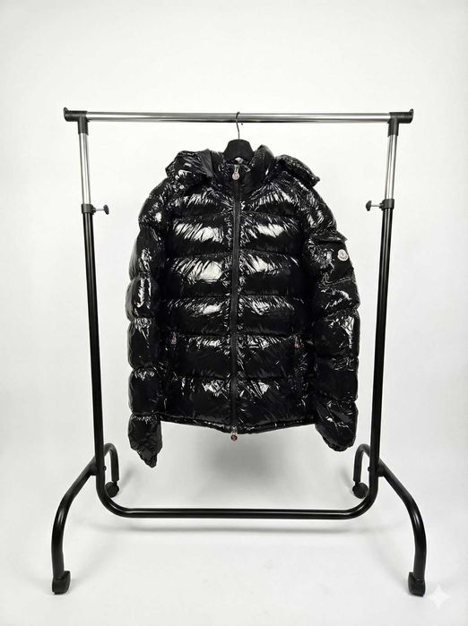 Geaca neagra barbateasca Moncl