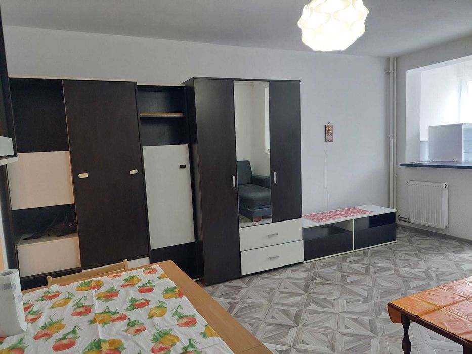 Garsoniera spatioasa, Soarelui