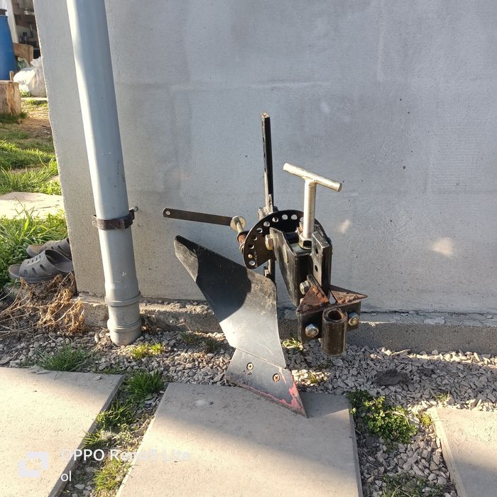 Plug  după motocultor