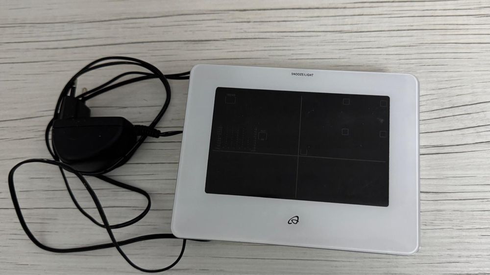 Statie meteo radio controlată cu ceas