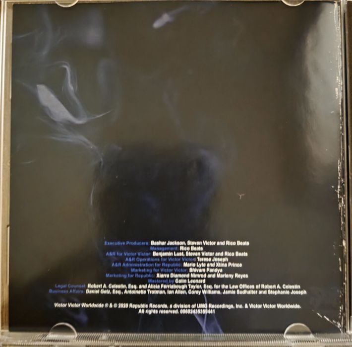 CD дискове на Pop Smoke и 50 cent