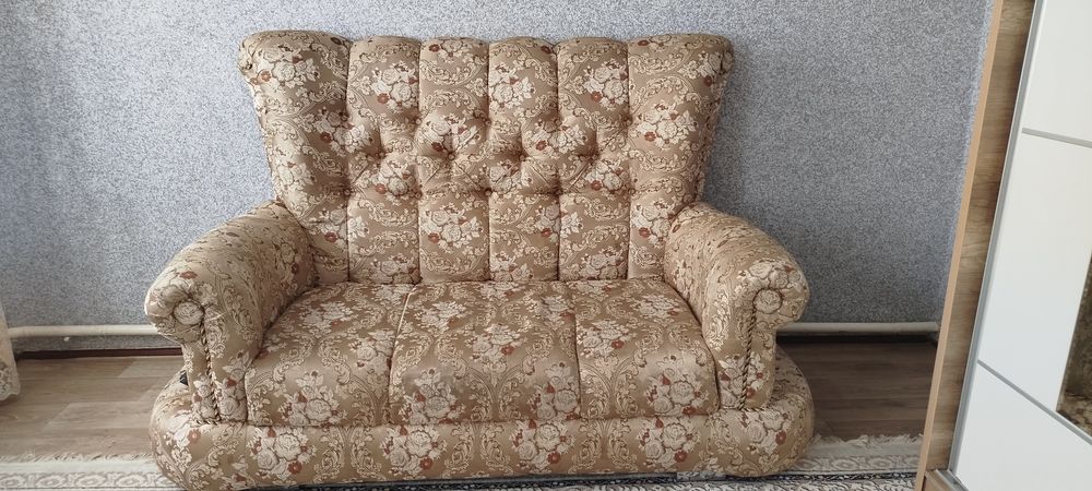 Диван в хорошем состоянии