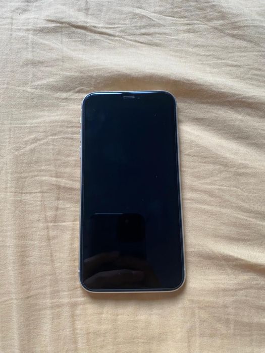 iphone 11,128 гб,80% акб,разбитая задняя крышка