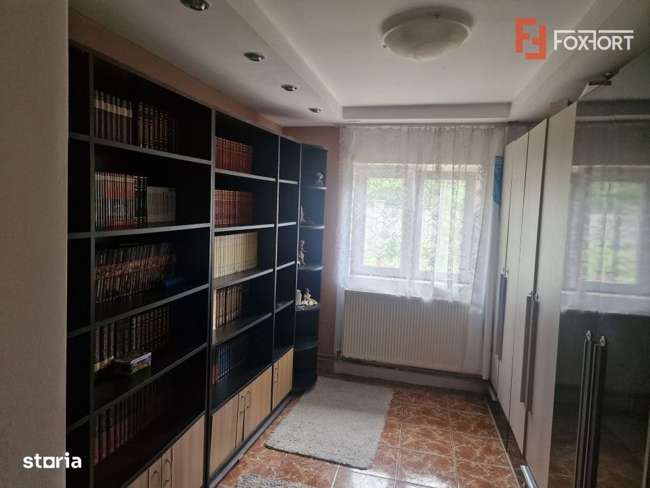 Casa individuala cu 9 camere, in Mosnita Noua, zona centrala
