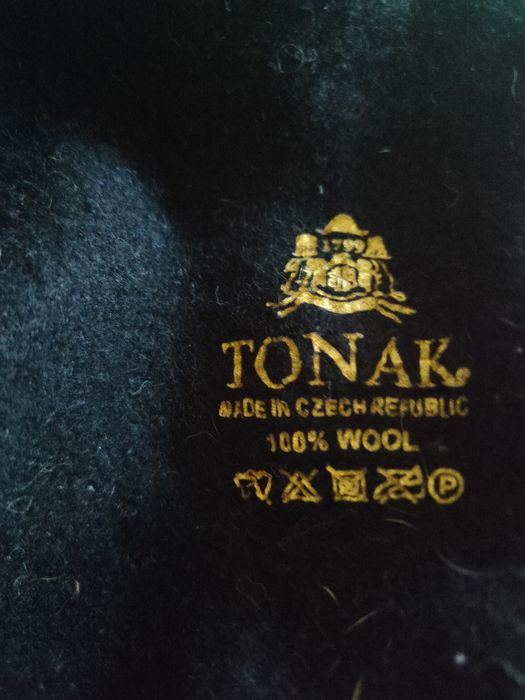 Берет со стразами