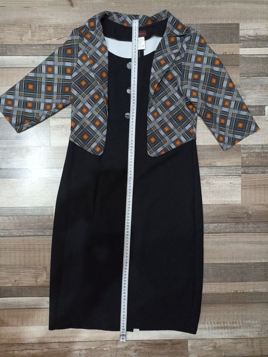 Rochie elegantă, mulată, midi, cu imprimeu