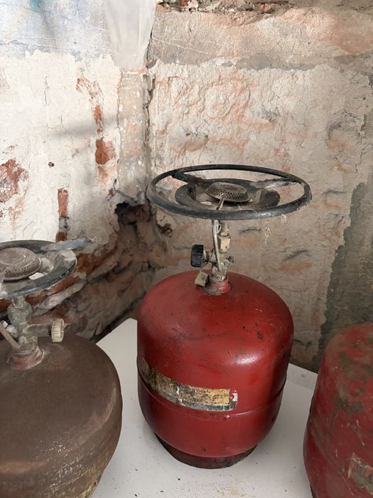 Продавам туристически газови бутилки