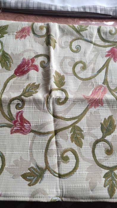 Неупотребявани калъфки за декоративни възглавнички