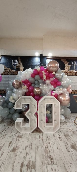 Цифри c осветление и светещи надписи под наем