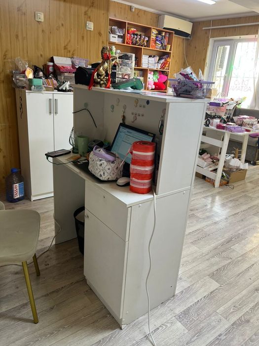 Продам витрину, шкаф, кассовый столик