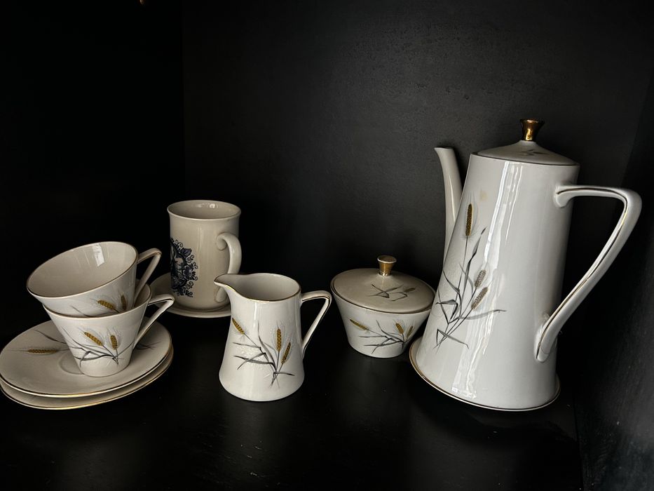 Порцеланов сервиз за кафе/чай – винтидж стил с фин златен кант