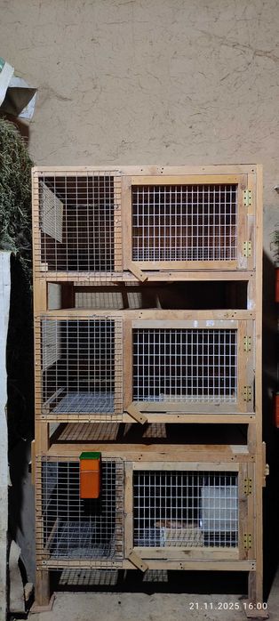 Продаюся клетки для кроликов и стол в прекрасном состоянии