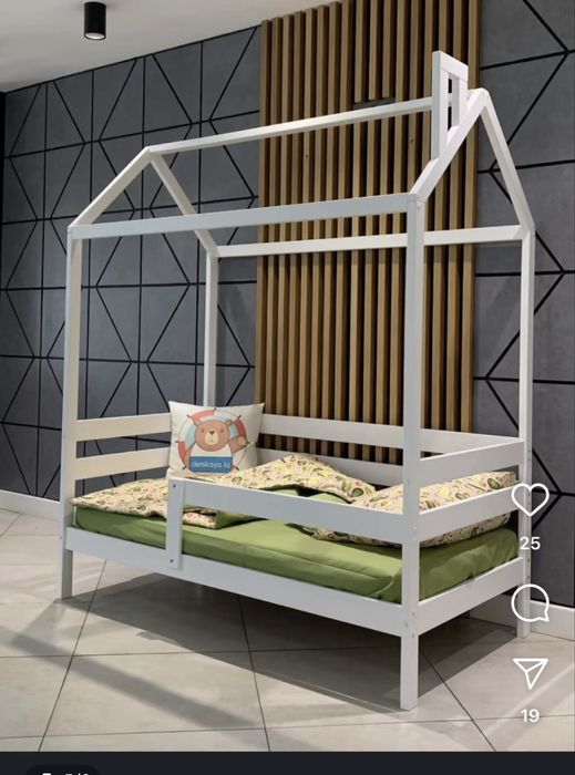 Кровать домик с матрасом