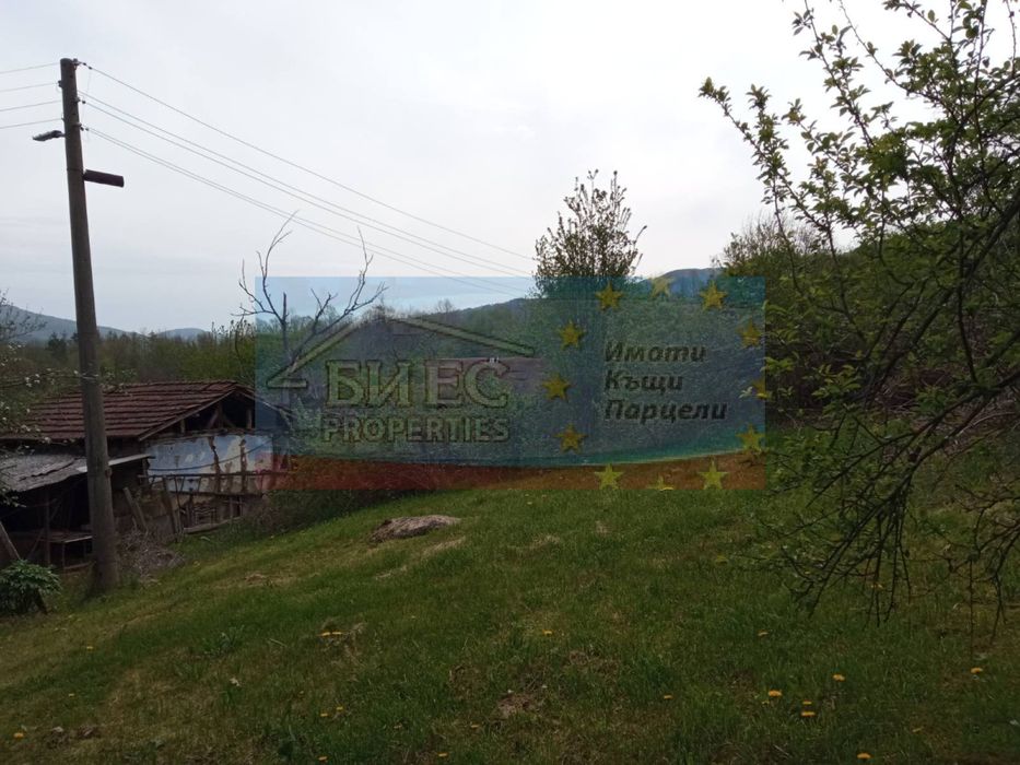 Къща с двор 4 дка в с. Калугерово