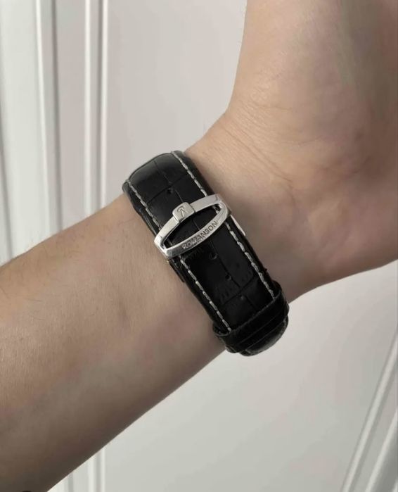 Продам оригинальные часы Romanson TL8241HM