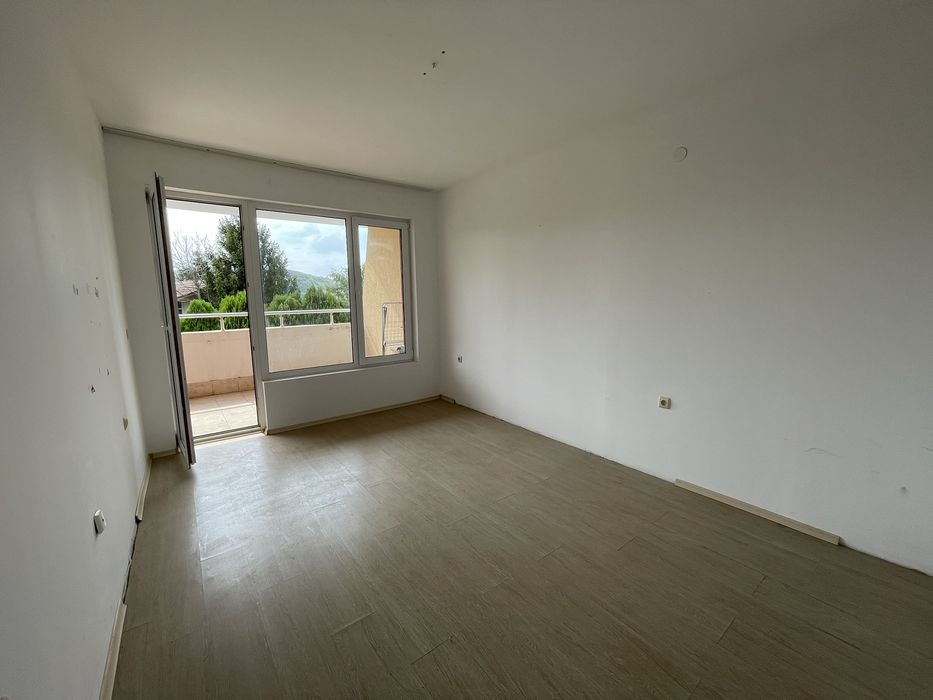 Двустаен апартамент с паркомясто в гр. Каварна,  на метри от плажа .