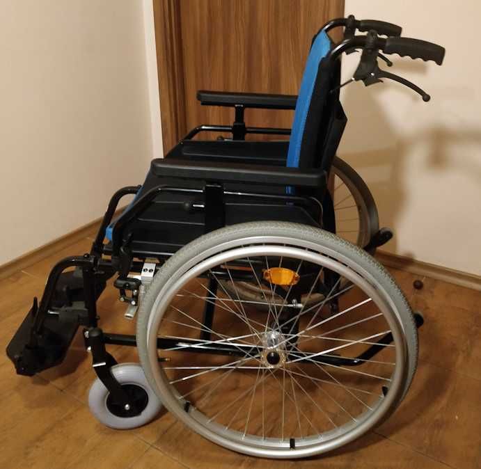 Ръчна инвалидна количка VITEA CARE CAMELEON [VCWK9AC] - 45 см седалка