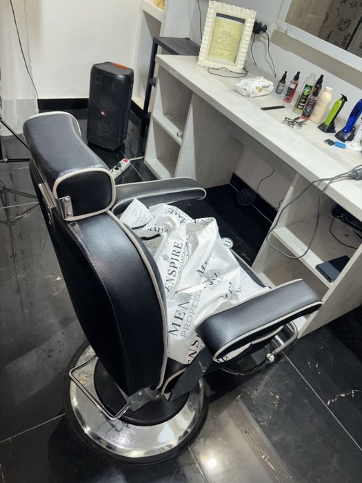 Scaun frizerie piele  doar in constanta