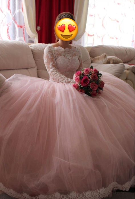 Платье пышное с кольцами