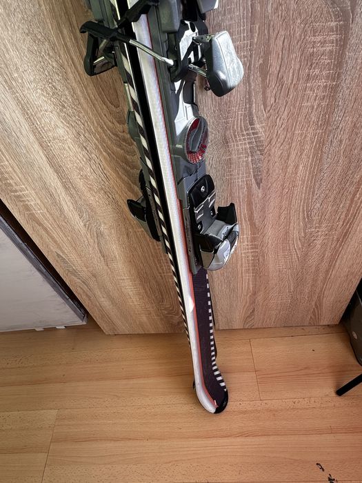 Ски, ски обувки и щеки