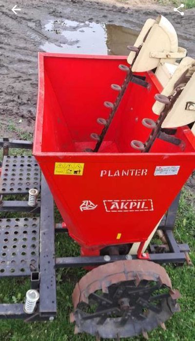 Mașină de plantat pe două randuri