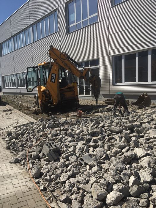 Executam lucrari de constuctii cu buldoexcavator, spart beton,demolari