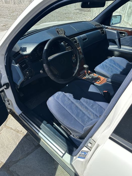 Mercedes- Benz E 300  3.0 D  automatic