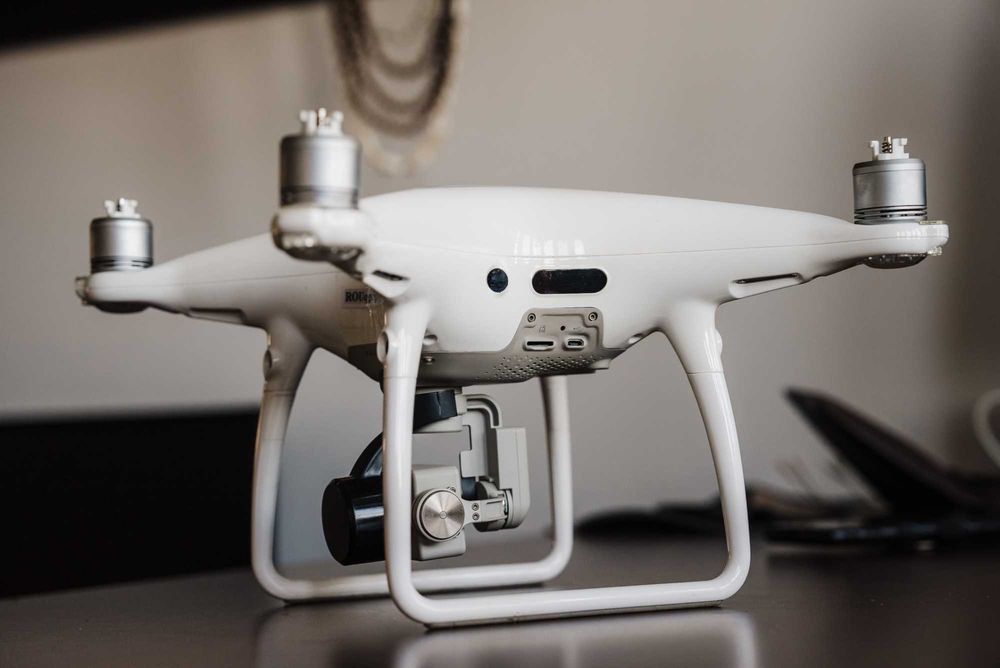 Drona DJI Phantom 4Pro cu 3 baterii