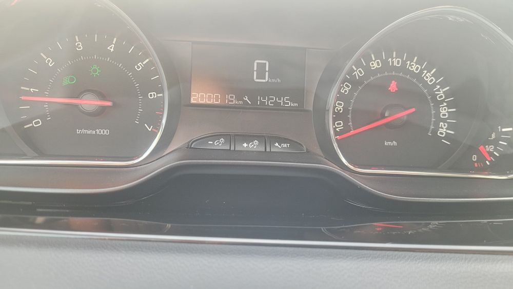 Vând Peugeot 208 1.2 Benzina 2013