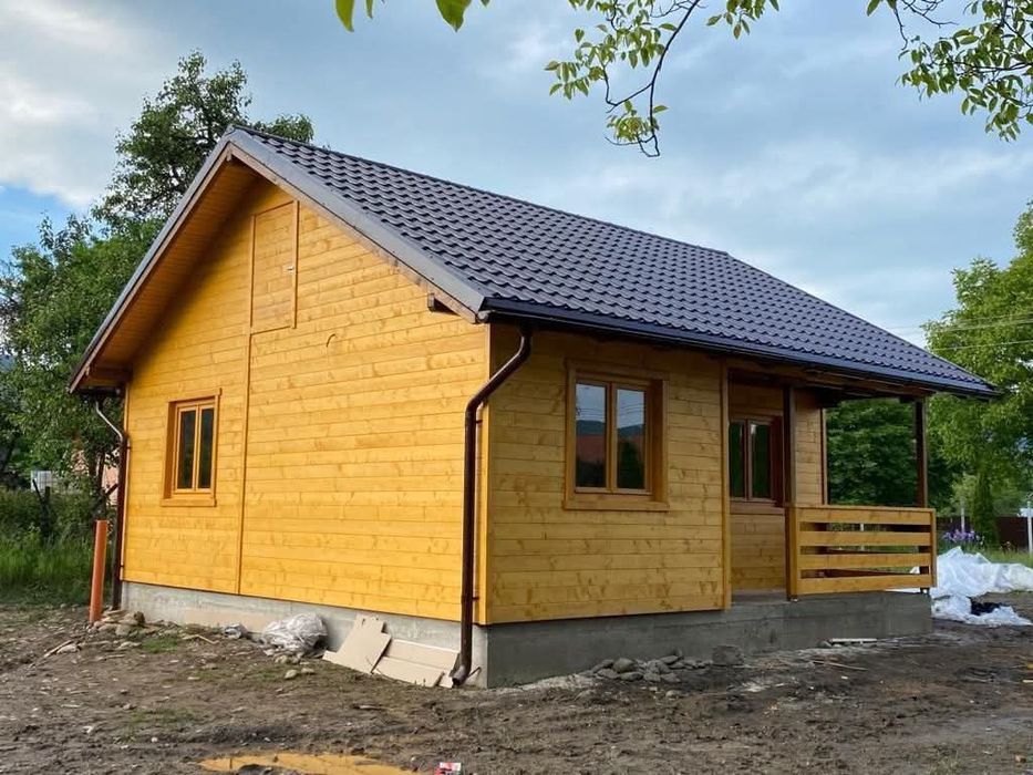 Vindem case cu dormitor și baie