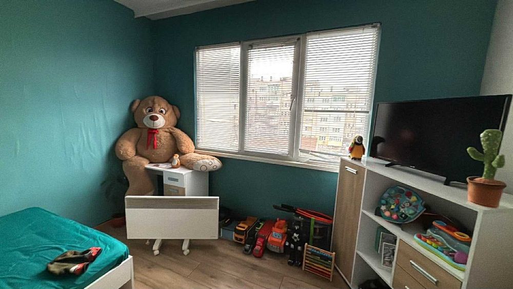 Просторен тристаен в кв. Зона Б