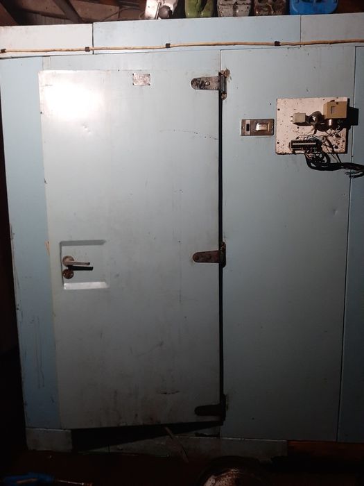 Продам холодильник промышленный