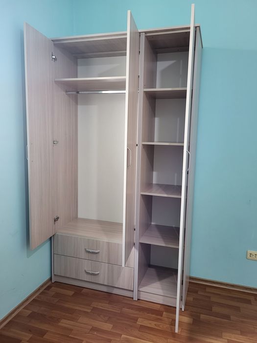 шкаф для одежды.