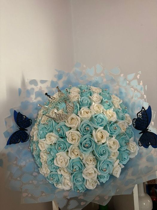 Buchet de flori cu 101 trandafiri