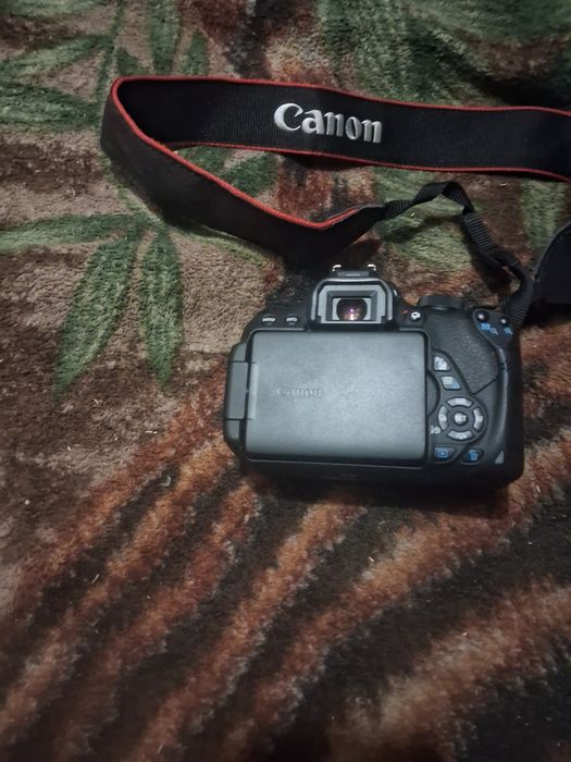 Фотоаппарат Canon EOS700D