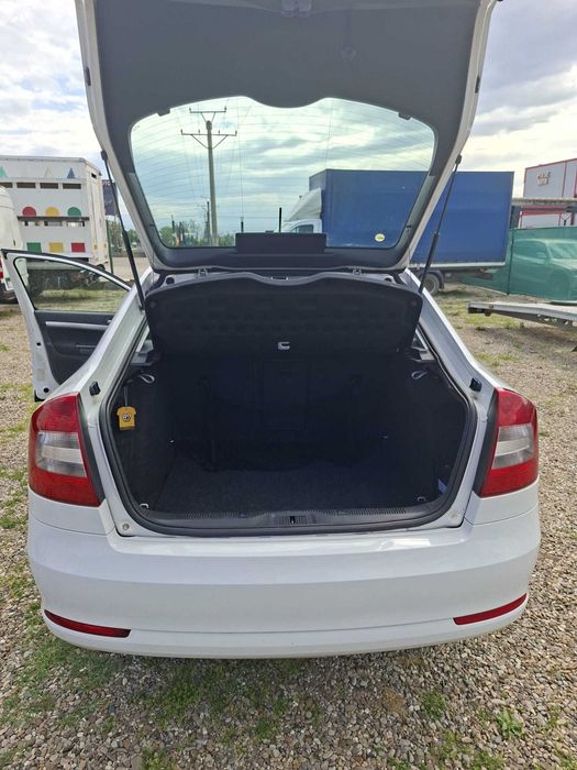 SKODA Octavia 2012 — imagine 3