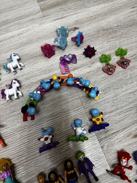 Разные игрушки из киндера