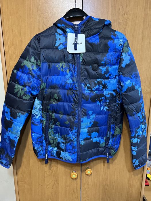 Чисто ново яке Desigual