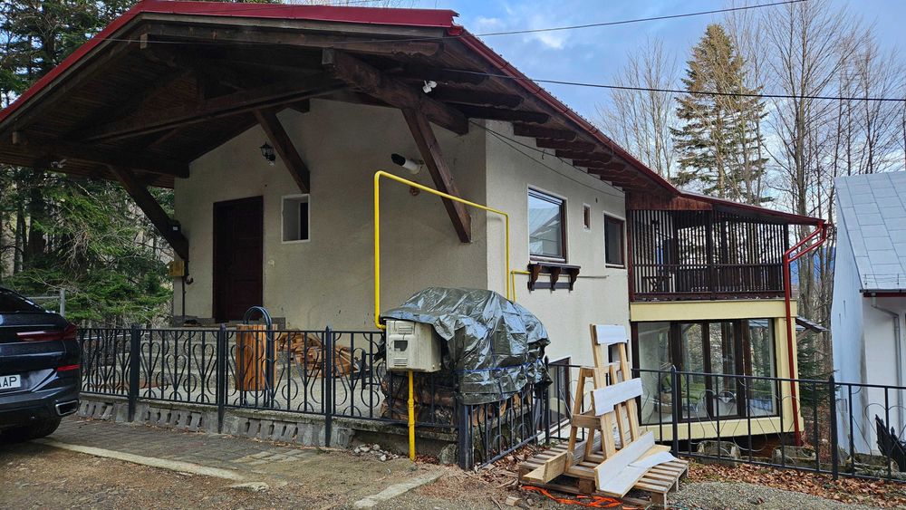 Vila de vânzare în Sinaia, langă pădure