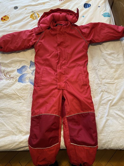 Vând combinezon de iarnă mărimea 104 (110)