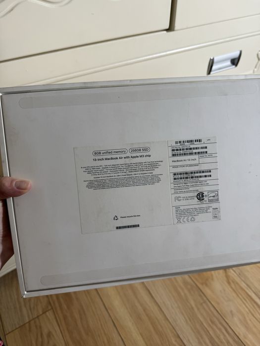 Macbook 13-inch M3/256